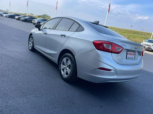 Used 2018 Chevrolet Cruze LS image 4