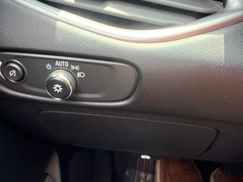 Used 2022 Chevrolet Malibu LT FWD image 24