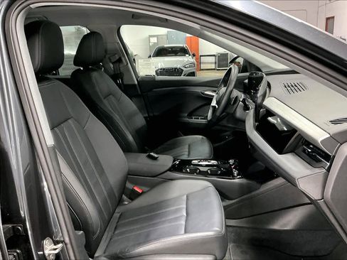 Used 2025 Audi Q6 e-tron Premium w/ Convenience Package image 10