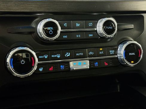 Used 2024 Ford F350 Lariat w/ Lariat Ultimate Package image 16