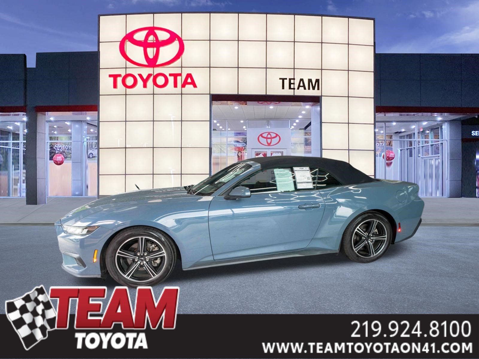 Used 2024 Ford Mustang Convertible RWD image 1