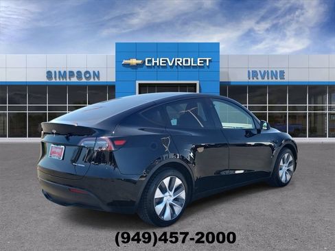 Used 2024 Tesla Model Y Long Range AWD/4WD image 8