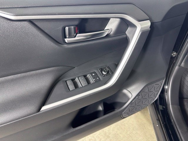 Used 2024 Toyota RAV4 SE AWD/4WD image 9