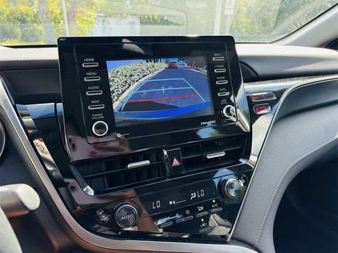 Used 2023 Toyota Camry SE image 29