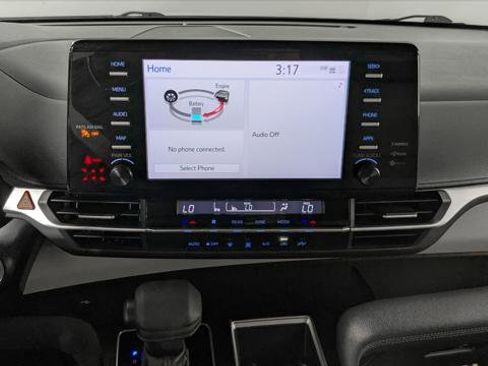 Used 2024 Toyota Sienna LE FWD image 28