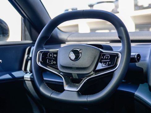 New 2026 Volvo EX30 Plus w/ Protection Package image 15