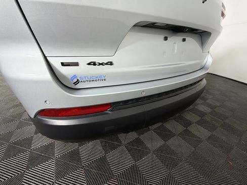 Used 2023 Jeep Grand Cherokee L Laredo image 35