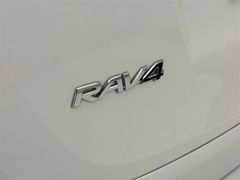 Used 2017 Toyota RAV4 LE image 12