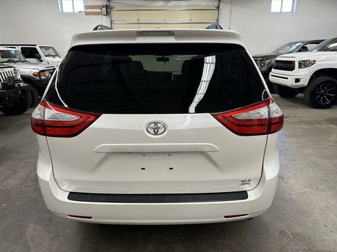Used 2015 Toyota Sienna XLE AWD/4WD image 4