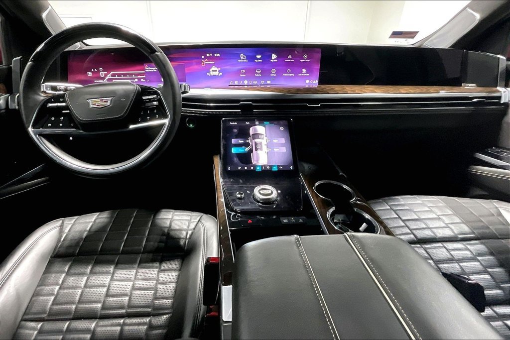 Used 2025 Cadillac Escalade Sport Platinum w/ LPO, Floor Liner Package AWD/4WD image 18