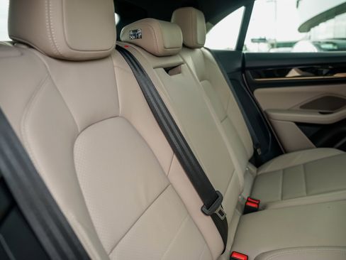 Certified 2025 Porsche Macan Electric image 30