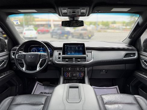 Used 2022 Chevrolet Suburban Z71 w/ Luxury Package AWD/4WD image 6
