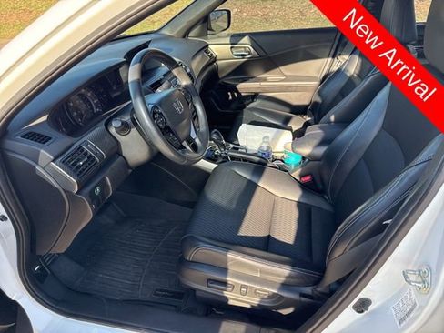 Used 2016 Honda Accord Sport image 9