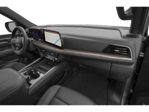 Used 2025 Chevrolet Suburban Z71 image 17