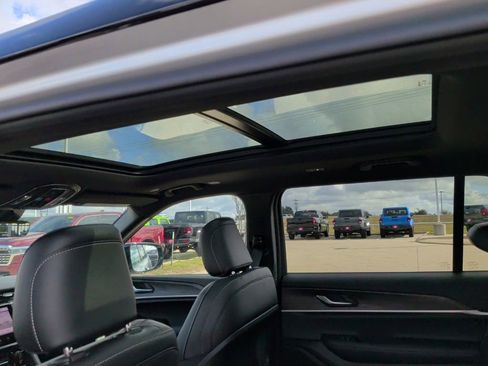 New 2025 Jeep Grand Cherokee L Limited image 23