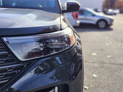 Certified 2022 Ford Explorer XLT w/ Equipment Group 202A image 10