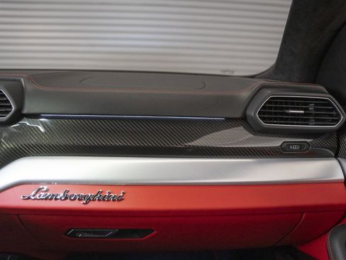 Used 2021 Lamborghini Urus image 44