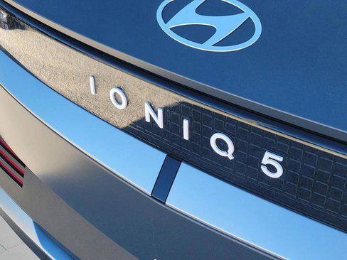 New 2025 Hyundai Ioniq 5 SEL image 25