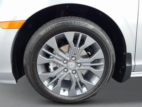 New 2026 Honda Odyssey Touring image 9