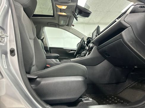 Used 2020 Toyota RAV4 XLE w/ Convenience Package FWD image 22