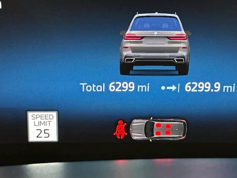 Used 2026 BMW X7 xDrive40i w/ M Sport Package image 26