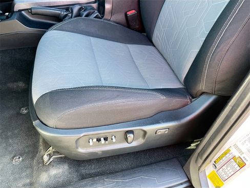 Used 2023 Toyota Tacoma TRD Off-Road image 18