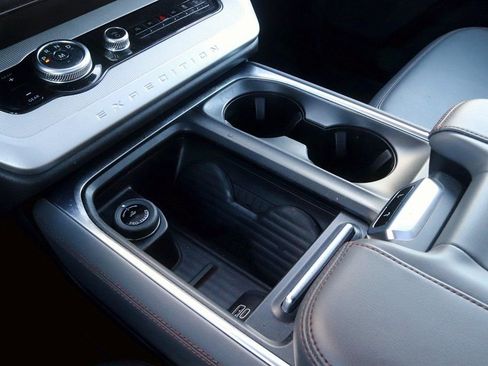 Used 2025 Ford Expedition Active image 26