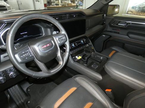 Used 2024 GMC Sierra 1500 AT4 w/ AT4 Preferred Package image 9