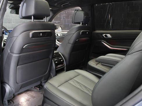 Used 2024 BMW X7 xDrive40i w/ Climate Comfort Package image 35