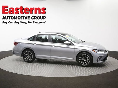 Used 2025 Volkswagen Jetta SE FWD image 45