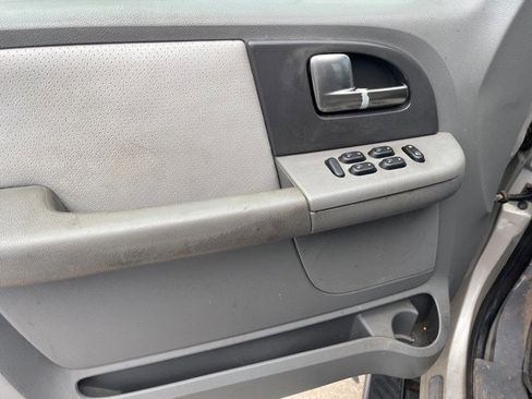 Used 2004 Ford Expedition XLT image 8