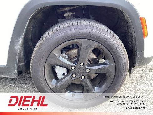 Used 2025 Jeep Grand Cherokee Limited w/ Black Appearance Package AWD/4WD image 9