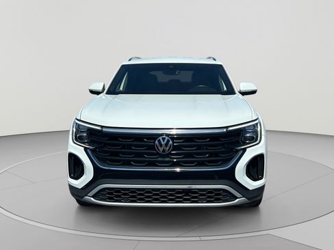 Certified 2025 Volkswagen Atlas Cross Sport SE FWD image 8