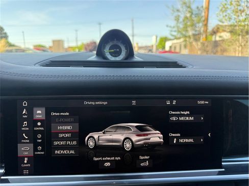 Used 2018 Porsche Panamera 4 AWD/4WD image 19
