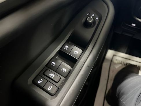 Used 2023 Jeep Grand Cherokee Laredo w/ Luxury Tech Group I AWD/4WD image 19