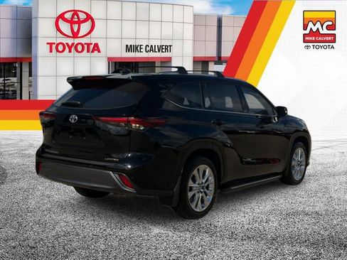 Used 2025 Toyota Highlander Limited FWD image 5