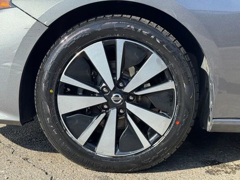 Used 2022 Nissan Altima 2.5 SV w/ SV Premium Package FWD image 10