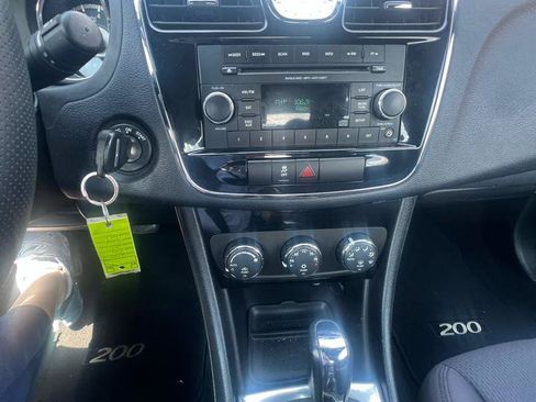 Used 2014 Chrysler 200 Touring FWD image 20