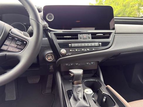 Used 2025 Lexus ES 300h w/ Premium Package FWD image 10