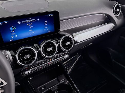 New 2026 Mercedes-Benz GLB 250 GLB 250 image 17
