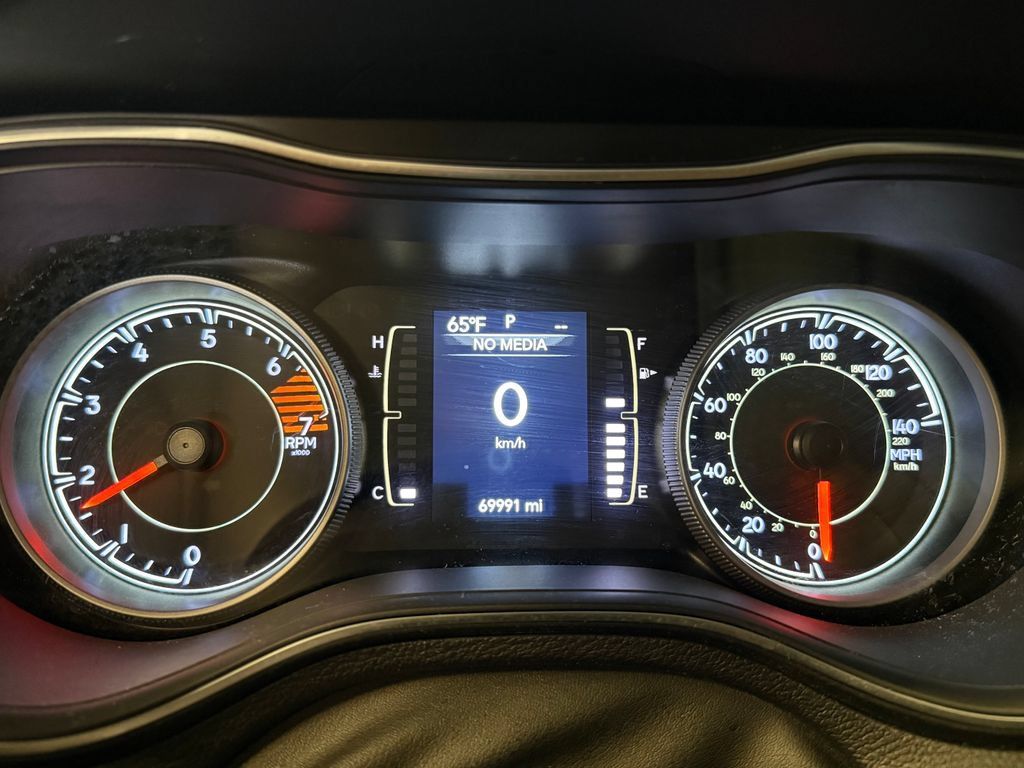 Used 2019 Jeep Cherokee Latitude Plus AWD/4WD image 10