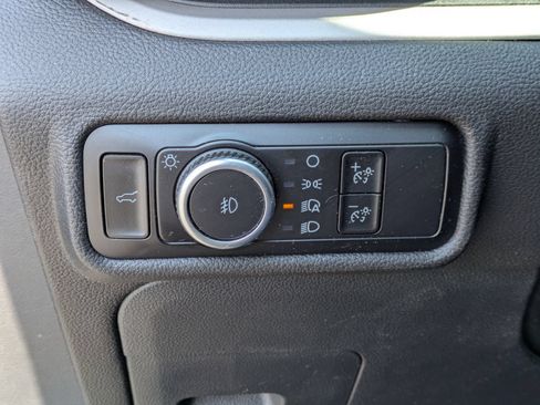 Used 2023 Ford Explorer XLT w/ Equipment Group 202A AWD/4WD image 14