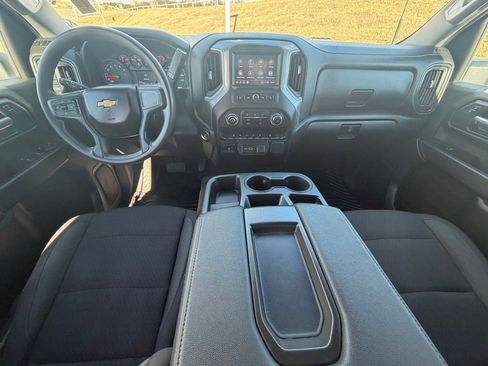 Used 2025 Chevrolet Silverado 2500 Custom w/ Custom Value Package image 18