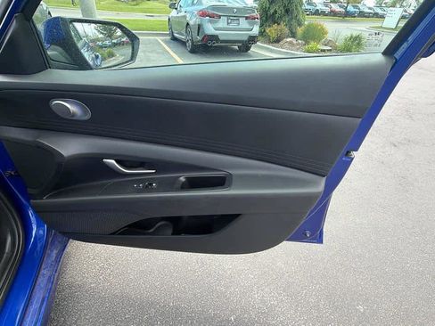 Used 2025 Hyundai Elantra Hybrid FWD image 25