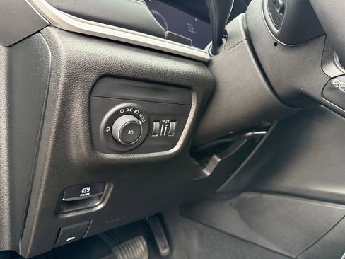 Used 2023 Jeep Grand Cherokee Limited image 12