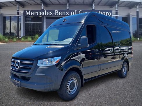 Used 2023 Mercedes-Benz Sprinter 2500 image 3