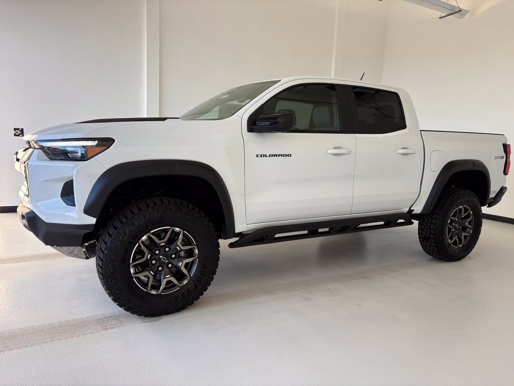New 2026 Chevrolet Colorado ZR2 w/ Technology Package AWD/4WD image 18