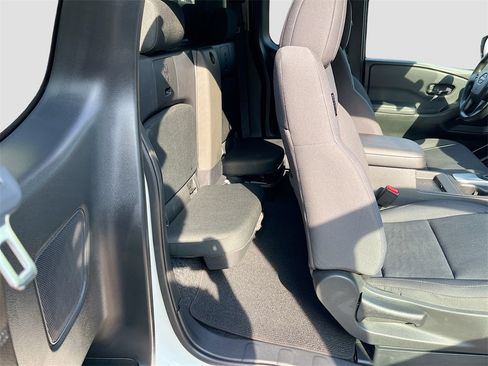 Used 2024 Nissan Frontier S image 24