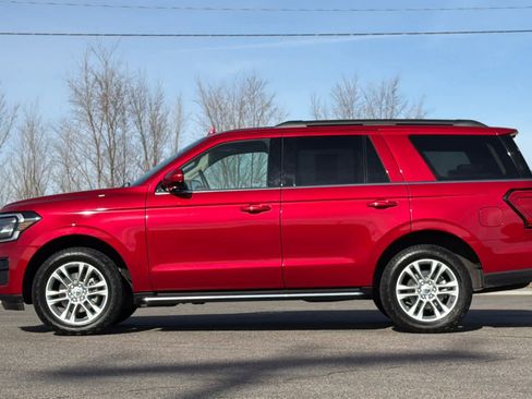 Certified 2022 Ford Expedition XLT image 5
