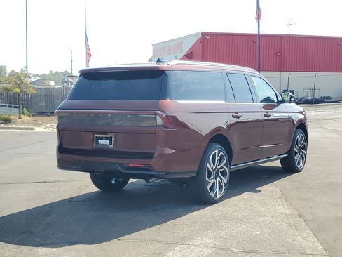 New 2027 Lincoln Navigator L Reserve AWD/4WD image 4